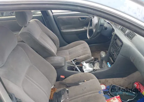 2000 Toyota Camry Ce/Le/Xle z USA, uszkodzony, nr VIN 4T1BG22K1YU755883